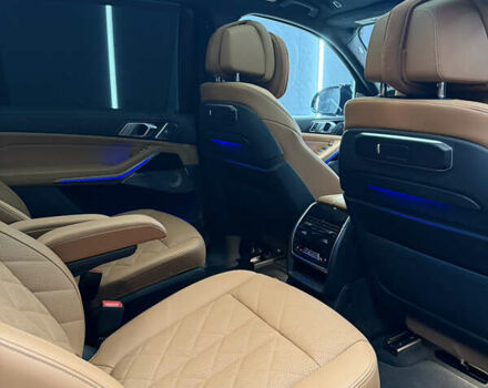 Черный БМВ X7, объемом двигателя 3 л и пробегом 29 тыс. км за 100000 $, фото 25 на Automoto.ua