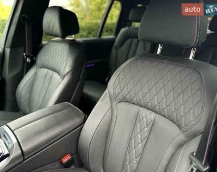 Черный БМВ X7, объемом двигателя 2.99 л и пробегом 10 тыс. км за 145555 $, фото 23 на Automoto.ua