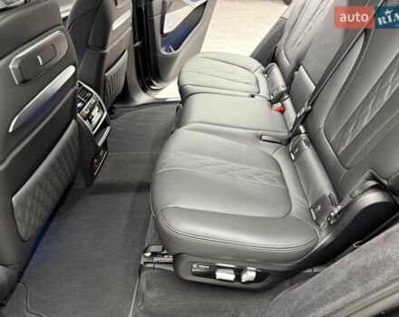 Черный БМВ X7, объемом двигателя 4.39 л и пробегом 25 тыс. км за 155990 $, фото 38 на Automoto.ua