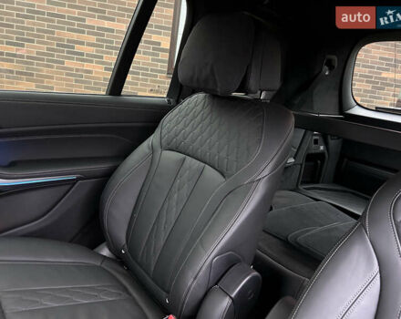 Черный БМВ X7, объемом двигателя 4.39 л и пробегом 15 тыс. км за 125000 $, фото 26 на Automoto.ua