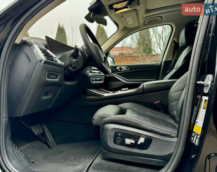 Черный БМВ X7, объемом двигателя 3 л и пробегом 29 тыс. км за 97677 $, фото 10 на Automoto.ua