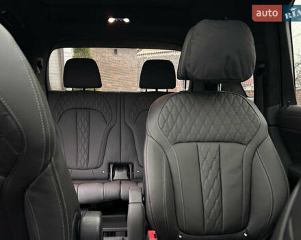 Черный БМВ X7, объемом двигателя 4.39 л и пробегом 15 тыс. км за 125000 $, фото 59 на Automoto.ua