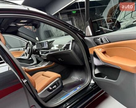 Черный БМВ X7, объемом двигателя 4.4 л и пробегом 1 тыс. км за 185900 $, фото 60 на Automoto.ua