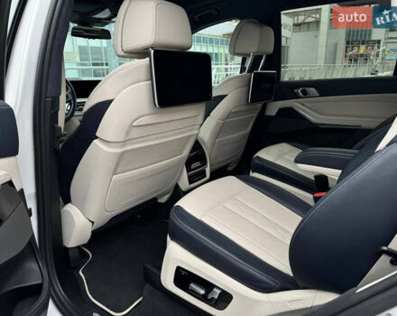 БМВ X7, объемом двигателя 4.39 л и пробегом 53 тыс. км за 87000 $, фото 15 на Automoto.ua