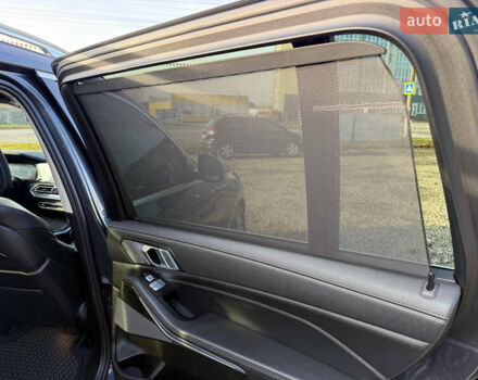 Серый БМВ X7, объемом двигателя 3 л и пробегом 147 тыс. км за 50900 $, фото 46 на Automoto.ua