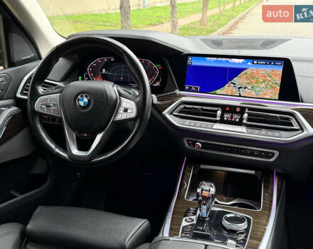 Серый БМВ X7, объемом двигателя 3 л и пробегом 148 тыс. км за 55000 $, фото 111 на Automoto.ua