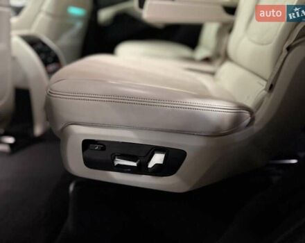 Серый БМВ X7, объемом двигателя 3 л и пробегом 65 тыс. км за 68900 $, фото 18 на Automoto.ua