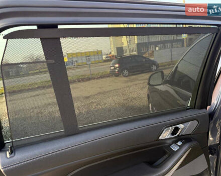 Серый БМВ X7, объемом двигателя 3 л и пробегом 147 тыс. км за 50900 $, фото 35 на Automoto.ua