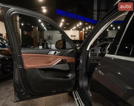 Серый БМВ X7, объемом двигателя 4.39 л и пробегом 53 тыс. км за 63900 $, фото 82 на Automoto.ua