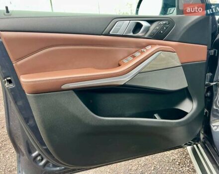 Серый БМВ X7, объемом двигателя 4.39 л и пробегом 128 тыс. км за 63000 $, фото 31 на Automoto.ua