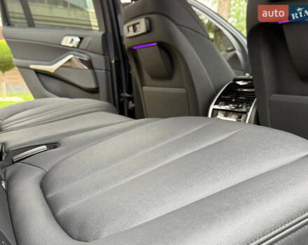 Серый БМВ X7, объемом двигателя 3 л и пробегом 148 тыс. км за 55000 $, фото 98 на Automoto.ua