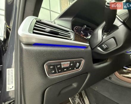 Сірий БМВ X7, об'ємом двигуна 3 л та пробігом 99 тис. км за 76000 $, фото 100 на Automoto.ua