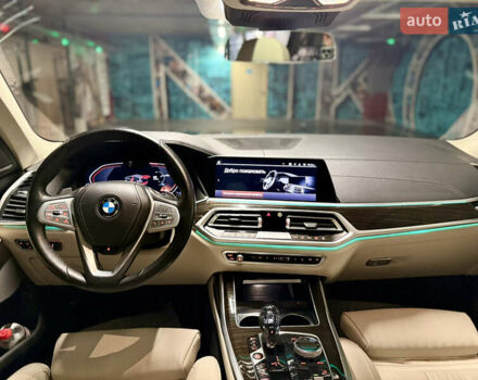 Серый БМВ X7, объемом двигателя 3 л и пробегом 65 тыс. км за 68900 $, фото 24 на Automoto.ua