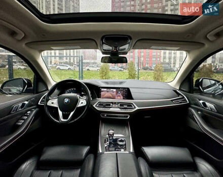 Серый БМВ X7, объемом двигателя 3 л и пробегом 90 тыс. км за 54900 $, фото 60 на Automoto.ua