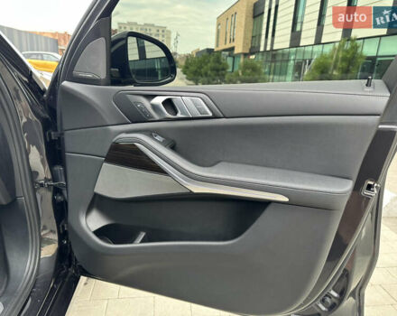Серый БМВ X7, объемом двигателя 3 л и пробегом 144 тыс. км за 53900 $, фото 39 на Automoto.ua