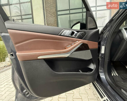 Сірий БМВ X7, об'ємом двигуна 3 л та пробігом 99 тис. км за 76000 $, фото 90 на Automoto.ua