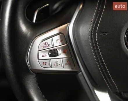 Серый БМВ X7, объемом двигателя 4.39 л и пробегом 53 тыс. км за 63900 $, фото 2 на Automoto.ua