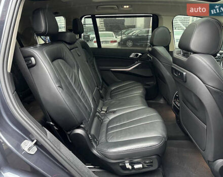 Серый БМВ X7, объемом двигателя 3 л и пробегом 90 тыс. км за 54900 $, фото 50 на Automoto.ua
