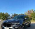 Серый БМВ X7, объемом двигателя 3 л и пробегом 44 тыс. км за 63000 $, фото 1 на Automoto.ua