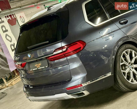 Серый БМВ X7, объемом двигателя 3 л и пробегом 65 тыс. км за 68900 $, фото 3 на Automoto.ua
