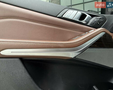 Сірий БМВ X7, об'ємом двигуна 3 л та пробігом 99 тис. км за 76000 $, фото 96 на Automoto.ua