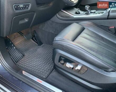 Серый БМВ X7, объемом двигателя 3 л и пробегом 147 тыс. км за 53800 $, фото 20 на Automoto.ua