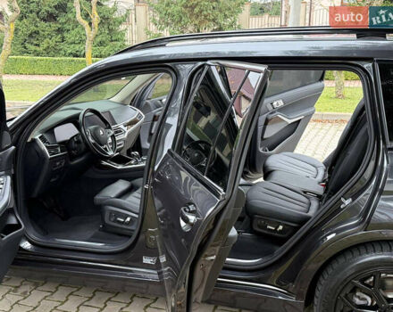 Серый БМВ X7, объемом двигателя 3 л и пробегом 148 тыс. км за 55000 $, фото 86 на Automoto.ua