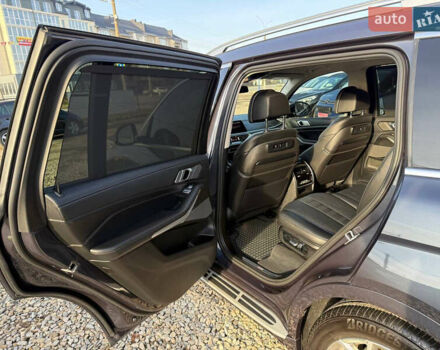 Серый БМВ X7, объемом двигателя 3 л и пробегом 147 тыс. км за 50900 $, фото 34 на Automoto.ua