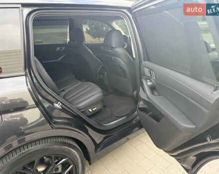 Серый БМВ X7, объемом двигателя 3 л и пробегом 145 тыс. км за 55800 $, фото 11 на Automoto.ua