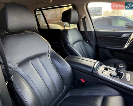 Серый БМВ X7, объемом двигателя 3 л и пробегом 147 тыс. км за 50900 $, фото 30 на Automoto.ua