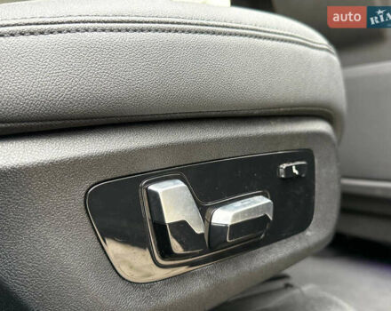 Серый БМВ X7, объемом двигателя 3 л и пробегом 148 тыс. км за 55000 $, фото 99 на Automoto.ua
