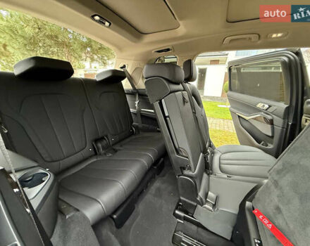 Серый БМВ X7, объемом двигателя 3 л и пробегом 148 тыс. км за 55000 $, фото 107 на Automoto.ua