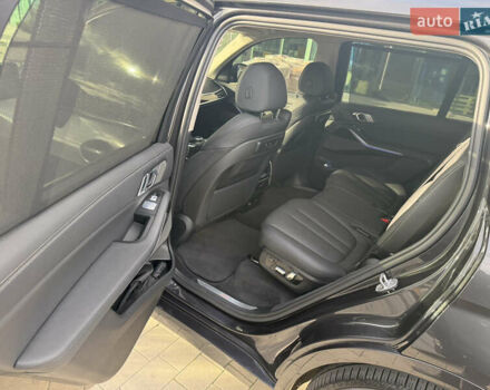 Серый БМВ X7, объемом двигателя 3 л и пробегом 145 тыс. км за 55800 $, фото 9 на Automoto.ua