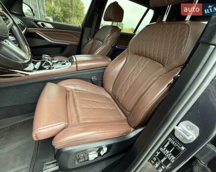 Сірий БМВ X7, об'ємом двигуна 3 л та пробігом 99 тис. км за 76000 $, фото 75 на Automoto.ua