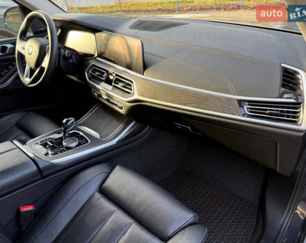 Серый БМВ X7, объемом двигателя 3 л и пробегом 147 тыс. км за 50900 $, фото 32 на Automoto.ua