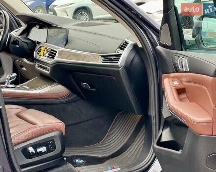 Серый БМВ X7, объемом двигателя 4.39 л и пробегом 128 тыс. км за 63000 $, фото 45 на Automoto.ua