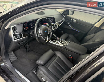 Серый БМВ X7, объемом двигателя 3 л и пробегом 145 тыс. км за 55800 $, фото 8 на Automoto.ua