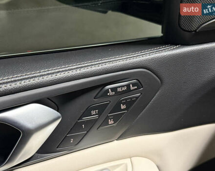 Серый БМВ X7, объемом двигателя 3 л и пробегом 65 тыс. км за 68900 $, фото 32 на Automoto.ua