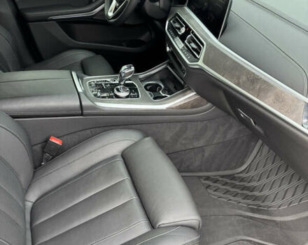 Серый БМВ X7, объемом двигателя 2.99 л и пробегом 140 тыс. км за 63500 $, фото 57 на Automoto.ua