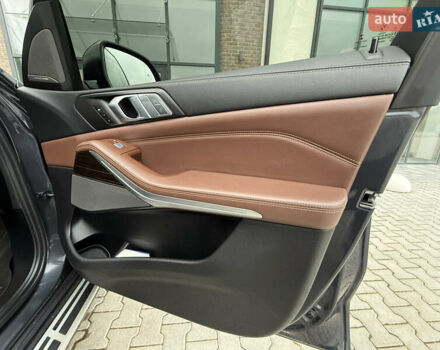 Сірий БМВ X7, об'ємом двигуна 3 л та пробігом 99 тис. км за 76000 $, фото 92 на Automoto.ua