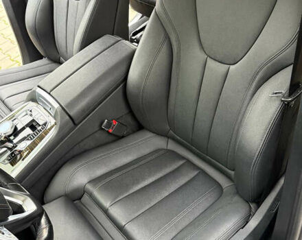 Серый БМВ X7, объемом двигателя 3 л и пробегом 148 тыс. км за 55000 $, фото 9 на Automoto.ua