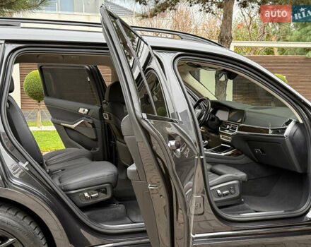 Серый БМВ X7, объемом двигателя 3 л и пробегом 148 тыс. км за 55000 $, фото 85 на Automoto.ua