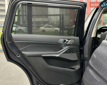 Серый БМВ X7, объемом двигателя 3 л и пробегом 90 тыс. км за 54900 $, фото 55 на Automoto.ua