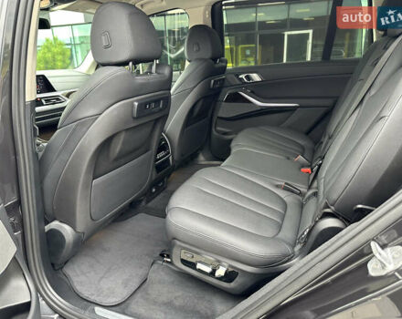 Серый БМВ X7, объемом двигателя 3 л и пробегом 144 тыс. км за 53900 $, фото 27 на Automoto.ua