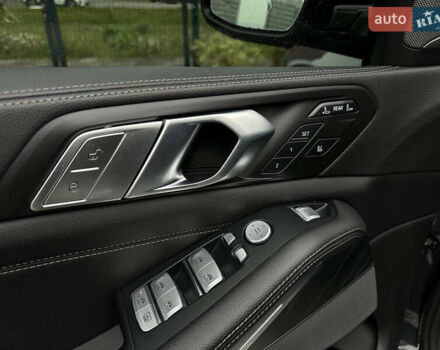 Серый БМВ X7, объемом двигателя 3 л и пробегом 90 тыс. км за 54900 $, фото 17 на Automoto.ua