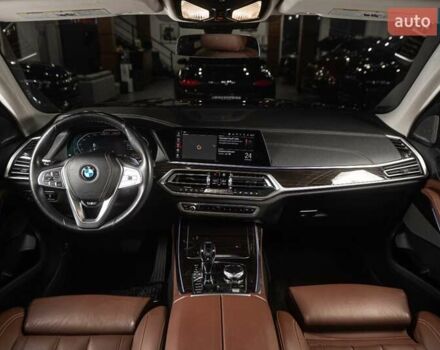 Серый БМВ X7, объемом двигателя 4.39 л и пробегом 53 тыс. км за 63900 $, фото 48 на Automoto.ua