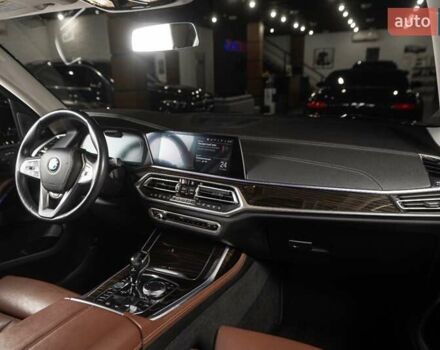 Серый БМВ X7, объемом двигателя 4.39 л и пробегом 53 тыс. км за 63900 $, фото 54 на Automoto.ua