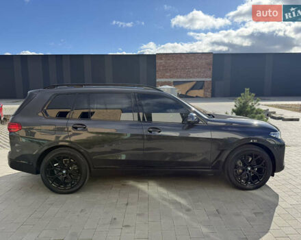 Серый БМВ X7, объемом двигателя 3 л и пробегом 145 тыс. км за 55800 $, фото 3 на Automoto.ua