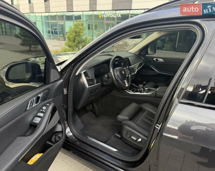 Серый БМВ X7, объемом двигателя 3 л и пробегом 145 тыс. км за 55800 $, фото 7 на Automoto.ua