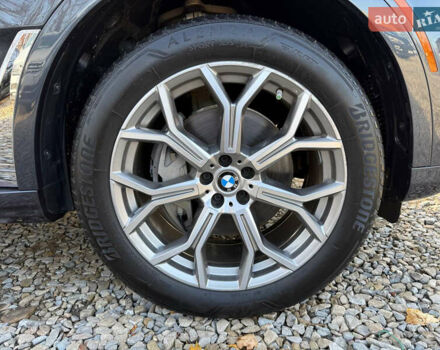 Серый БМВ X7, объемом двигателя 3 л и пробегом 147 тыс. км за 50900 $, фото 95 на Automoto.ua
